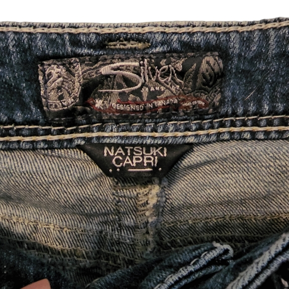 EUC Silver Natsuki Cuffed Denim Capri Jean - Picture 7 of 9